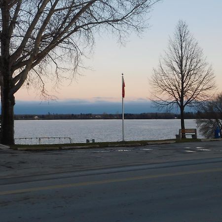 The Lakeview Inn Lac du Bonnet Екстериор снимка