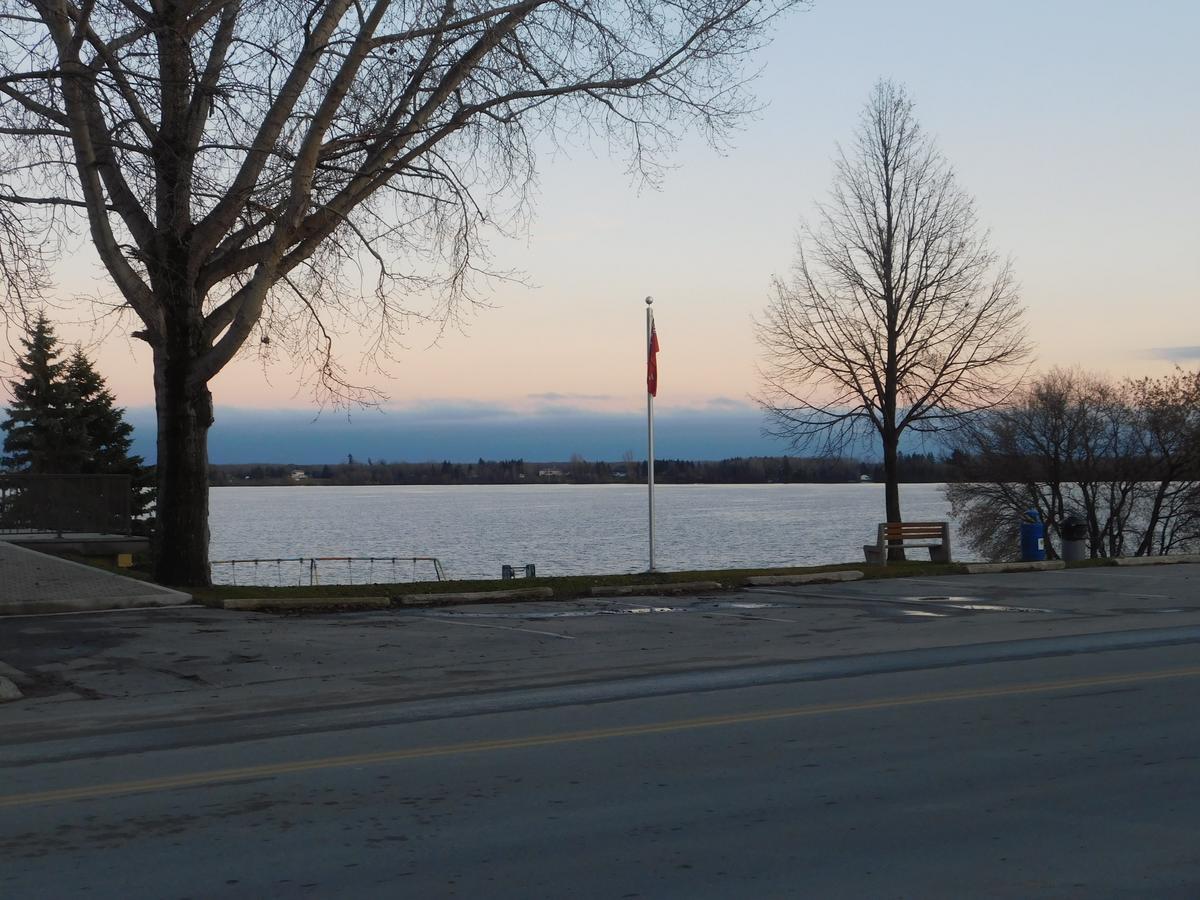 The Lakeview Inn Lac du Bonnet Екстериор снимка