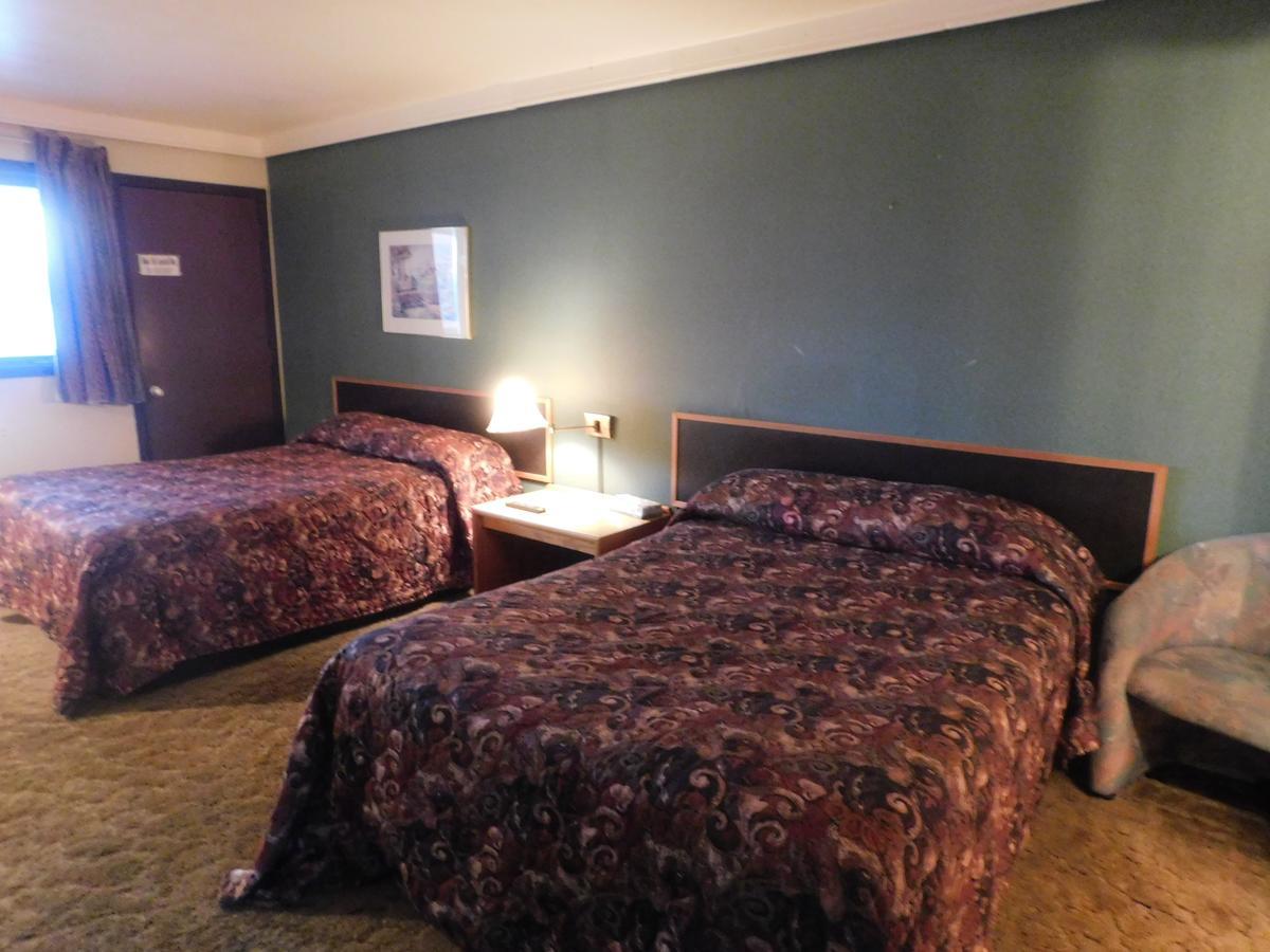 The Lakeview Inn Lac du Bonnet Екстериор снимка