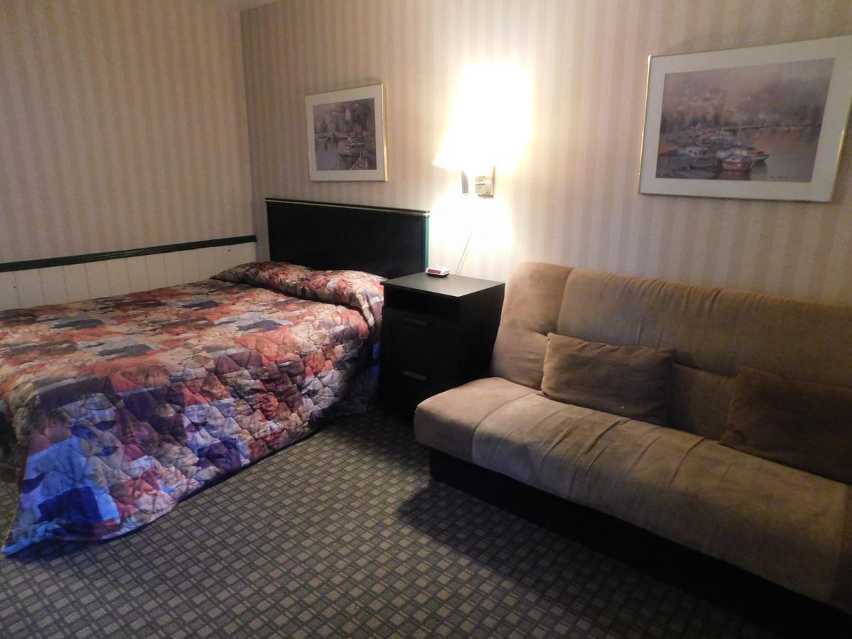 The Lakeview Inn Lac du Bonnet Екстериор снимка